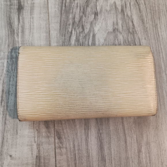 LOUIS VUITTON Yellow Epi Leather Bi Fold Long Wallet Purse Women's - Picture 5 of 14